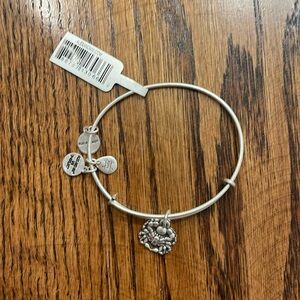 NWT Alex and Annie Crab bracelet